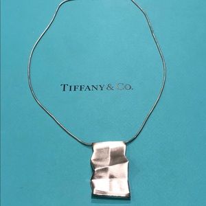 🌸🌸 Authentic Tiffany & Co. Frank Gehry Fold Pendant.